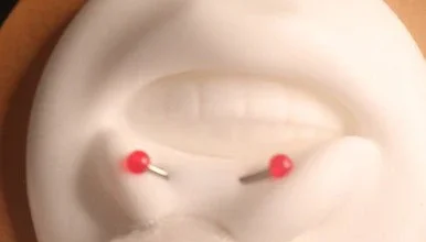 labret piercing horizontal